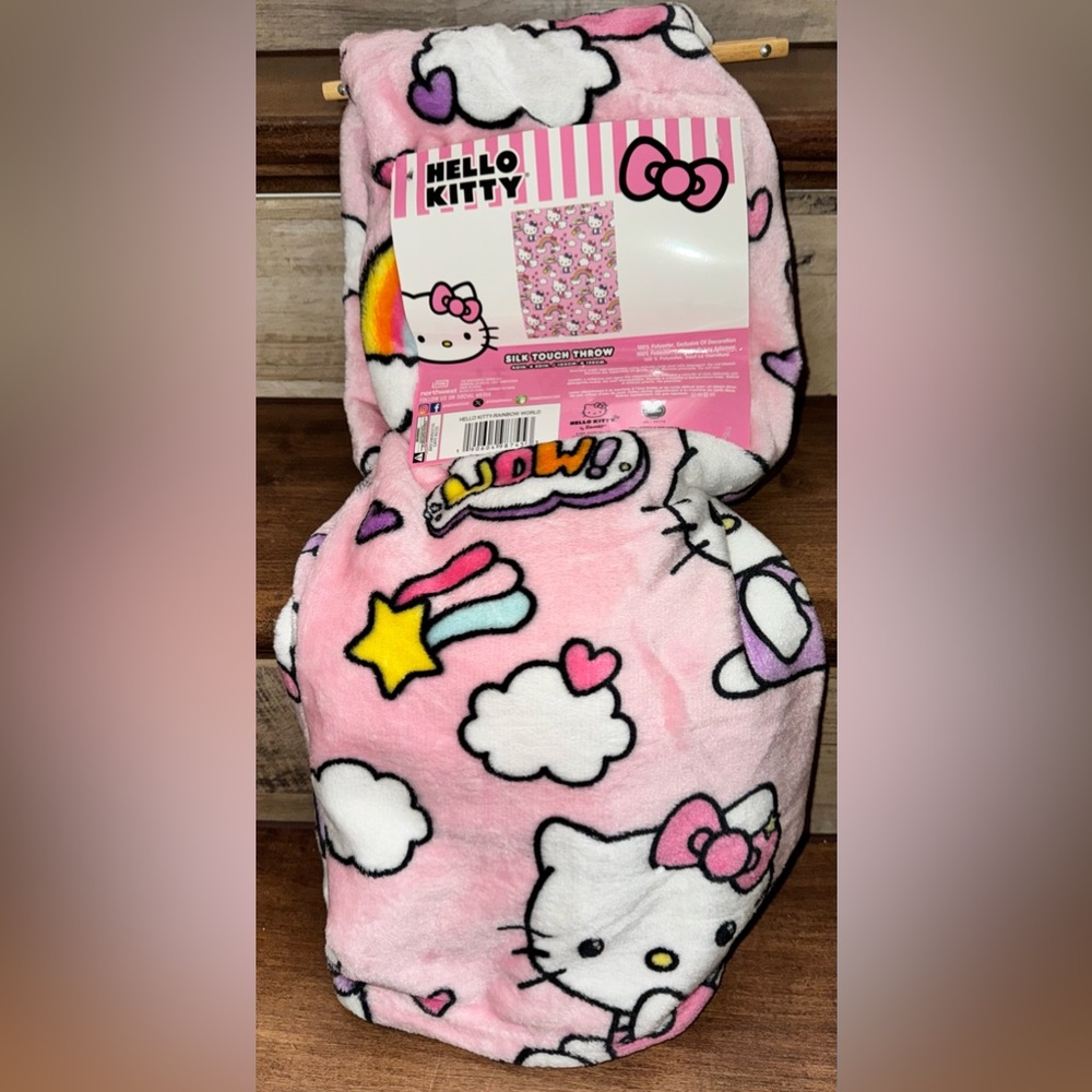 SUPER CUTE 🥰  PINK & PURPLE HELLO KITTY SILK TOUCH THROW 40” x 50” WITH RAINBOWS